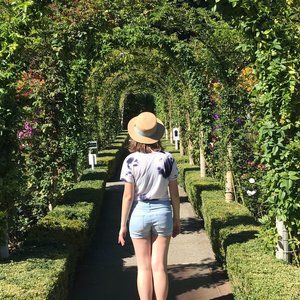 Meet your Posher, Elizabeth